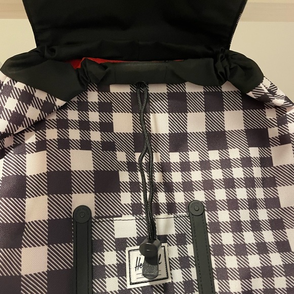 NWT Herschel Retreat Mini Black Gingham - Picture 4 of 6